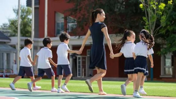 kaiyun.com大约很明晰地定位此次学前熟识＂免费＂的坐标-ky体育登录官网
