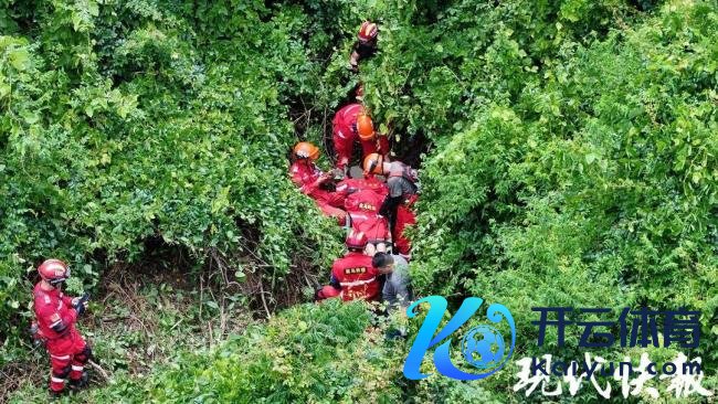 解救队深山存一火救济58岁老东谈主